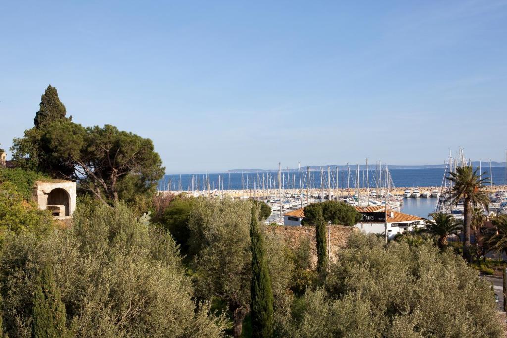 Hotel Baptistin Le Lavandou Exterior foto