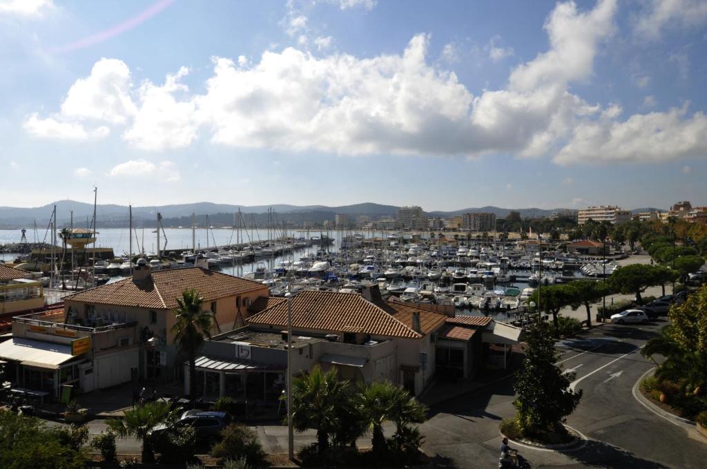 Hotel Baptistin Le Lavandou Exterior foto